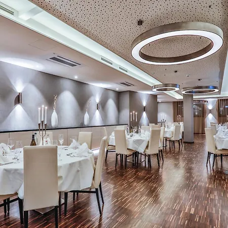 菲林根-施文宁根假日酒店&度假村 酒店 4*