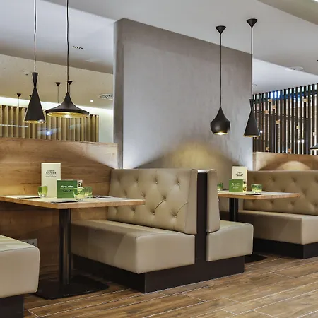 酒店 菲林根-施文宁根假日酒店&度假村 4*